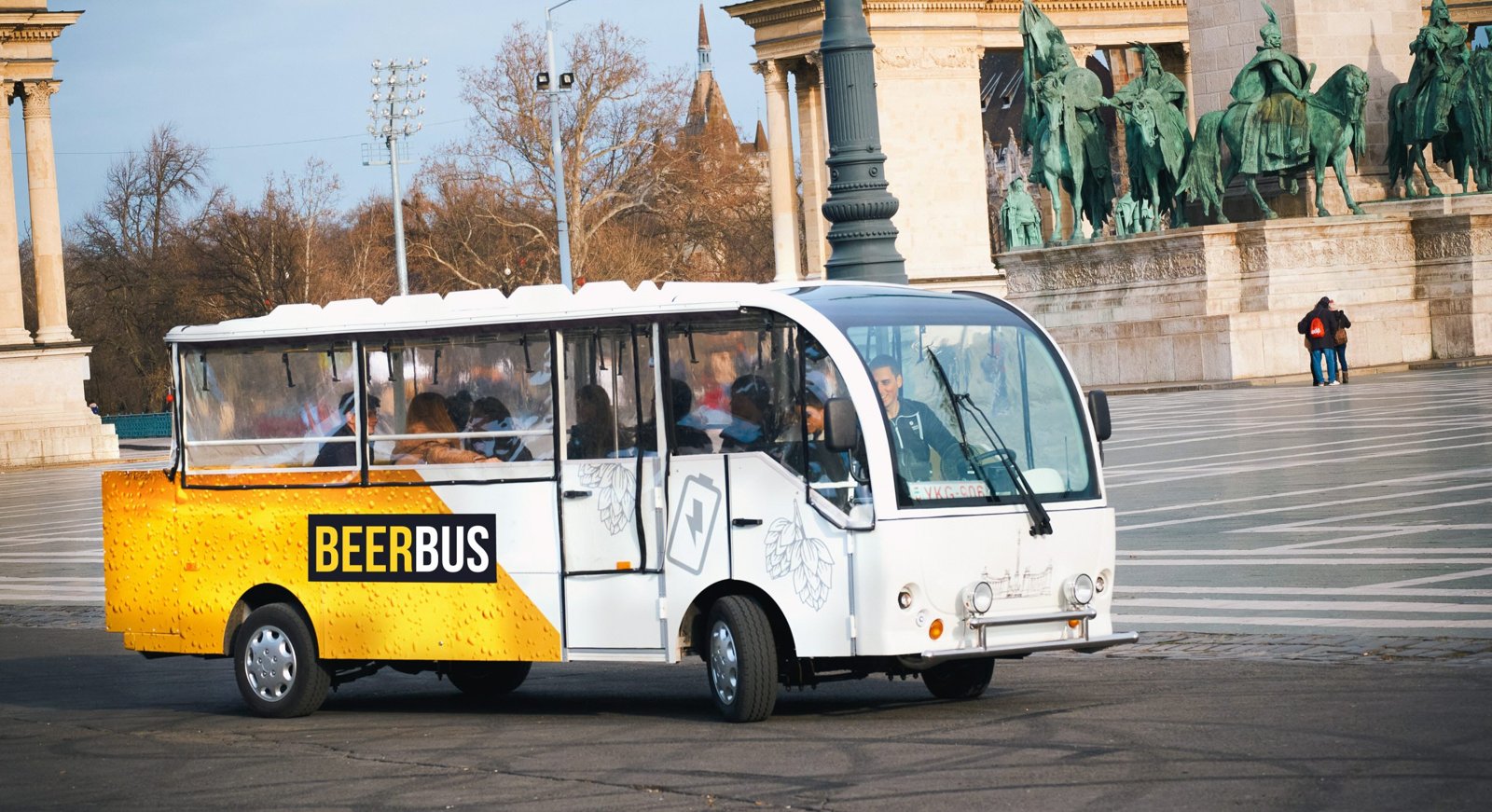 Private ECO Beerbus seightseeing 60 min. with Unlimited Beer