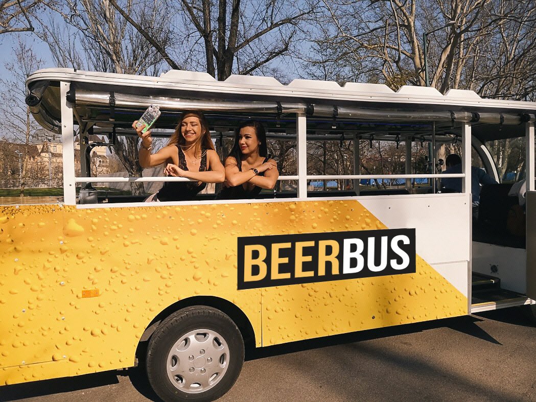 Private ECO Beerbus seightseeing 60 min. with Unlimited Beer