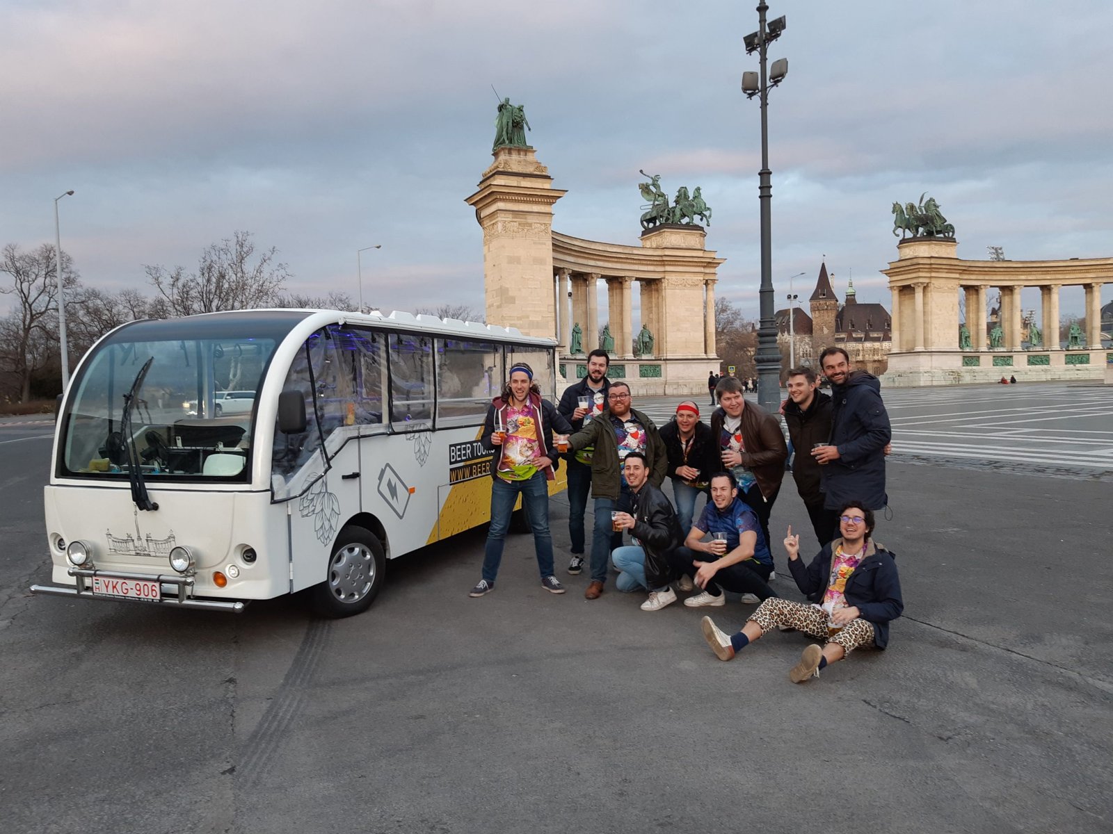 Private ECO Beerbus seightseeing 60 min. with Unlimited Beer